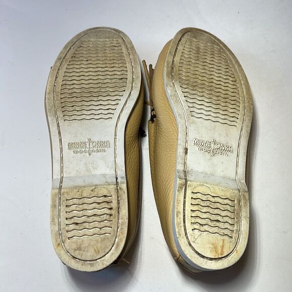 MINNETONKA Women’s Thunderbird Boat Moccasin Shoes Tan Size 7.5 - Picture 9 of 15